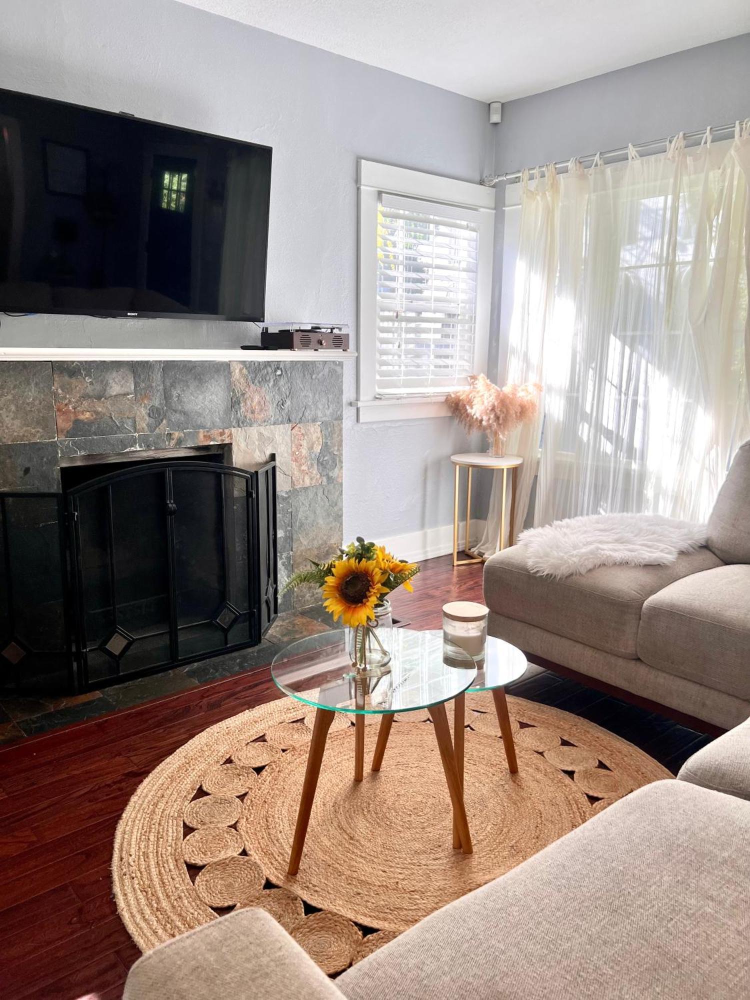 Сasa de vacaciones Hollywood House With Parking - Walk To Attractions